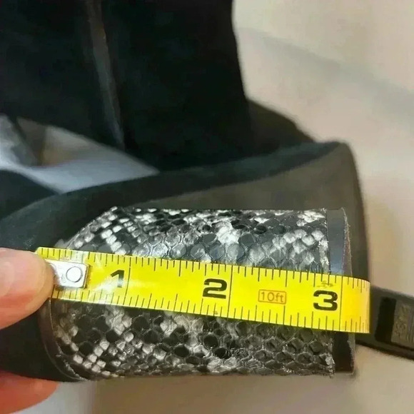 🖤🩶”Tahari” Black Suede Peep Toe Booties w/Snakeskin Print & Metallic Heel🖤🩶 - Picture 7 of 10